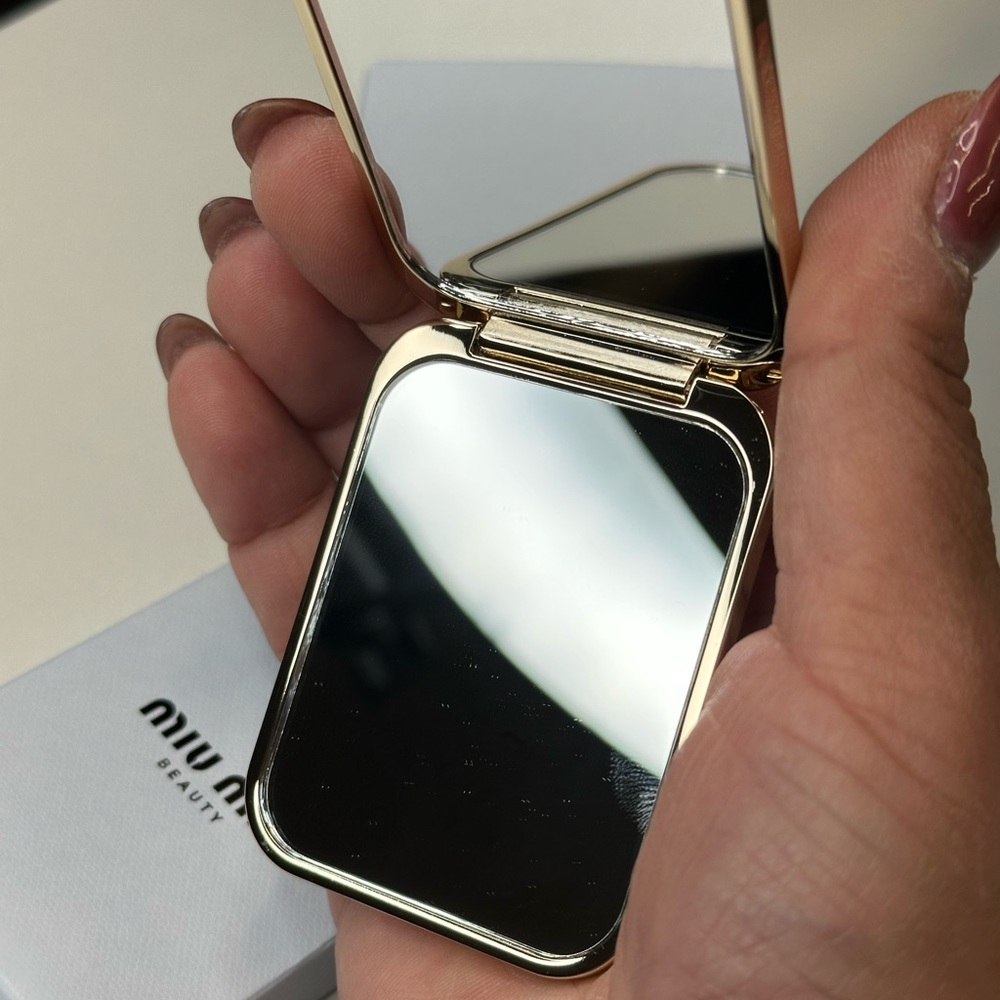 Miu Miu Black and Gold Compact Mirror BEAUTY GWP ITEM NEW IN BOX - Picture 5 of 6